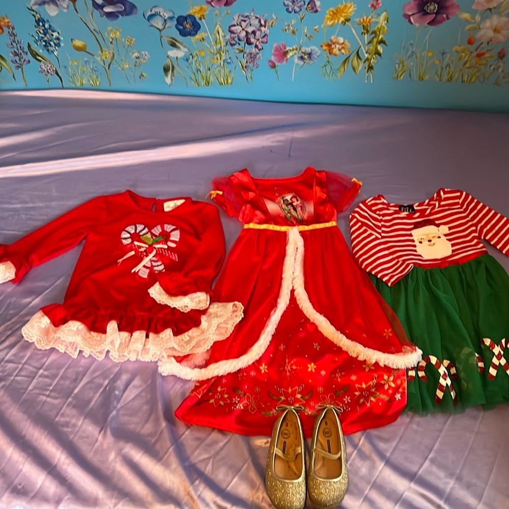 Girls holiday dress bundle. 3T. Great condition.